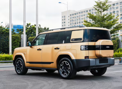 鈦7配備18-20英寸五輻式雙色輪轂